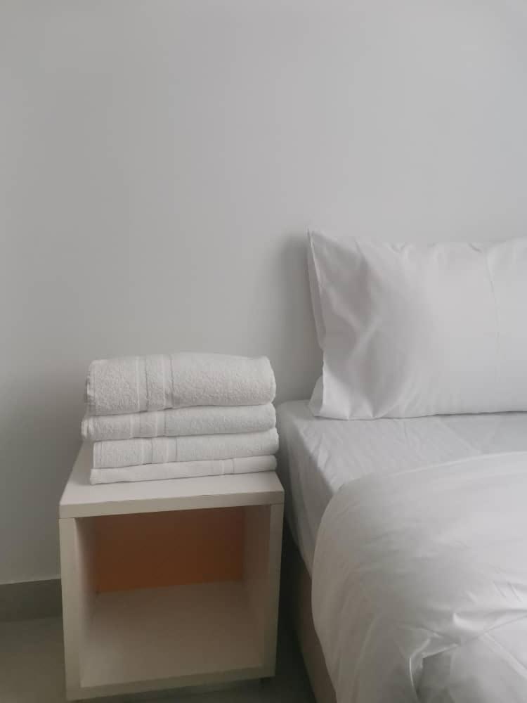 Yy48 Hotel 2 Mins Walk From Masjid Jamek Lrt Station Kuala Lumpur Exterior photo