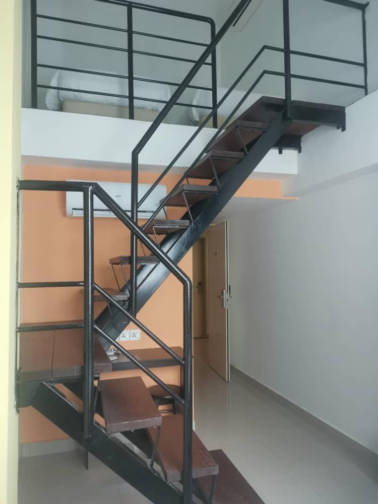 Yy48 Hotel 2 Mins Walk From Masjid Jamek Lrt Station Kuala Lumpur Exterior photo