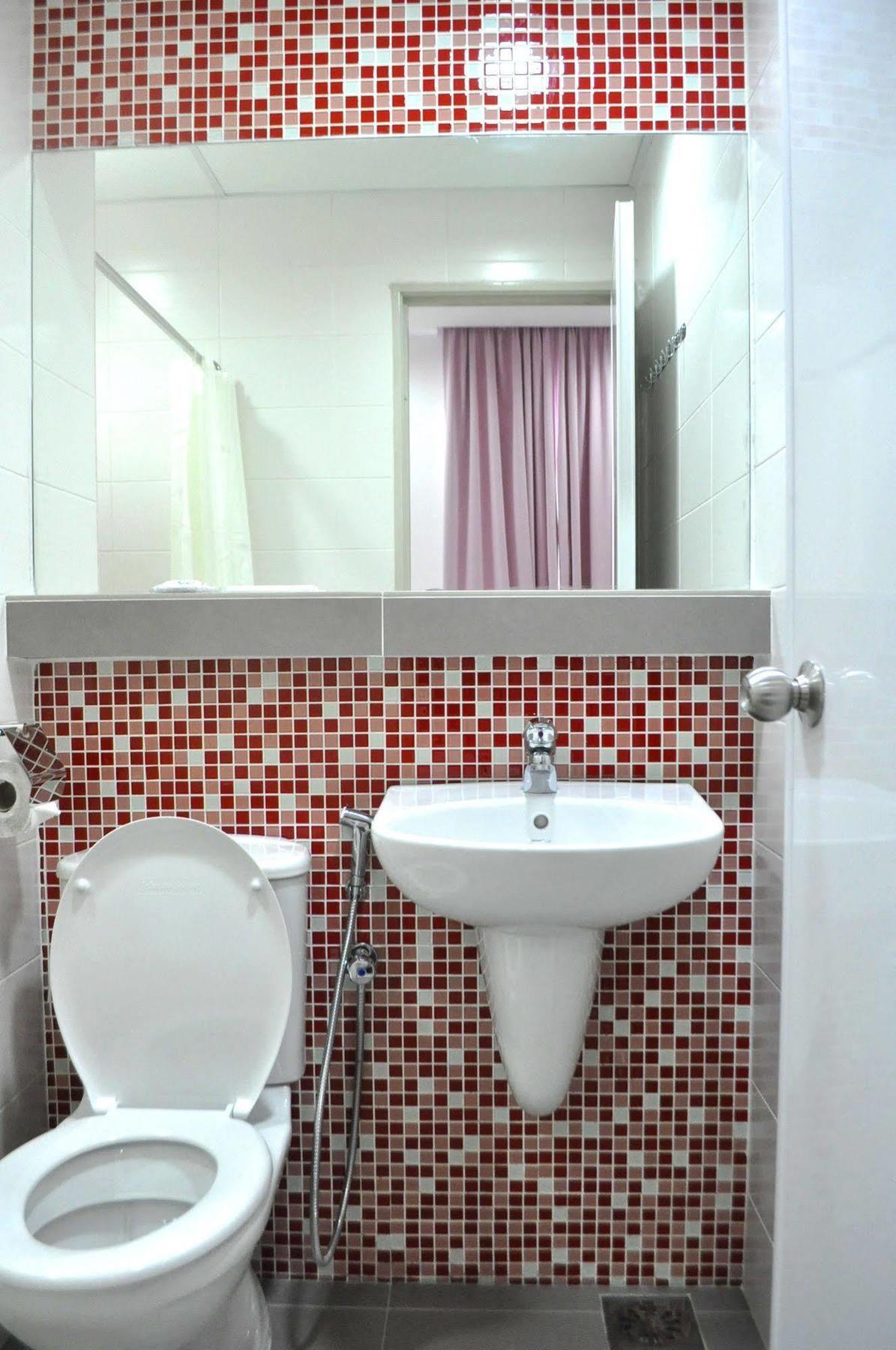 Yy48 Hotel 2 Mins Walk From Masjid Jamek Lrt Station Kuala Lumpur Exterior photo