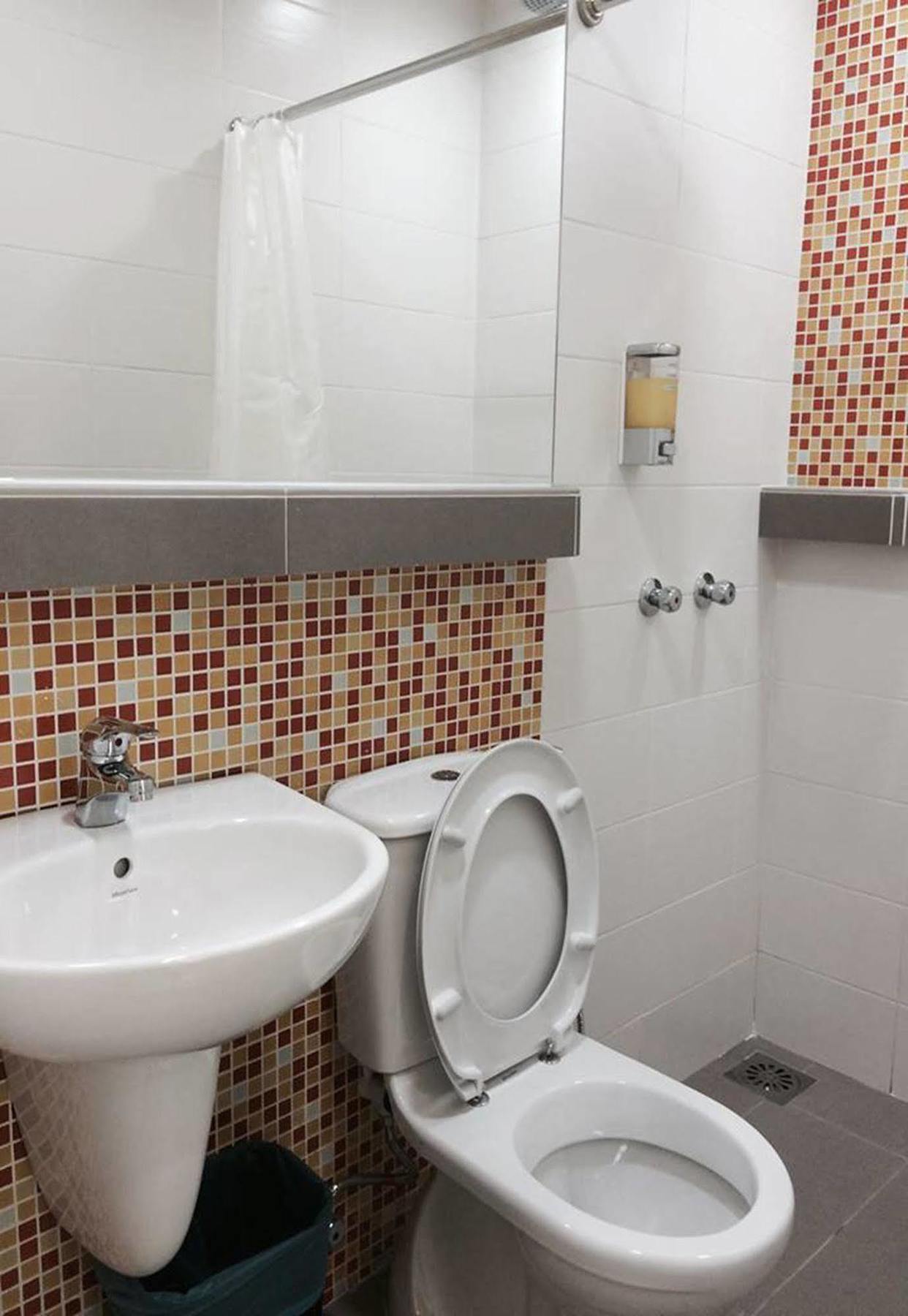 Yy48 Hotel 2 Mins Walk From Masjid Jamek Lrt Station Kuala Lumpur Exterior photo